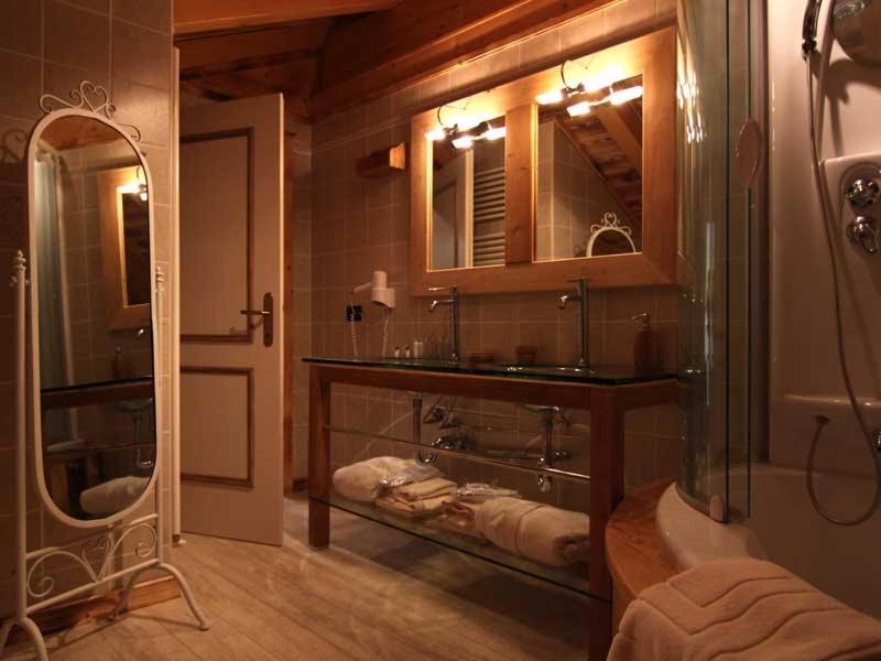 Hotel Letterario Locanda Collomb La Thuile Exterior photo