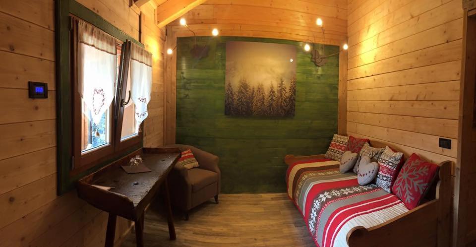 Hotel Letterario Locanda Collomb La Thuile Exterior photo