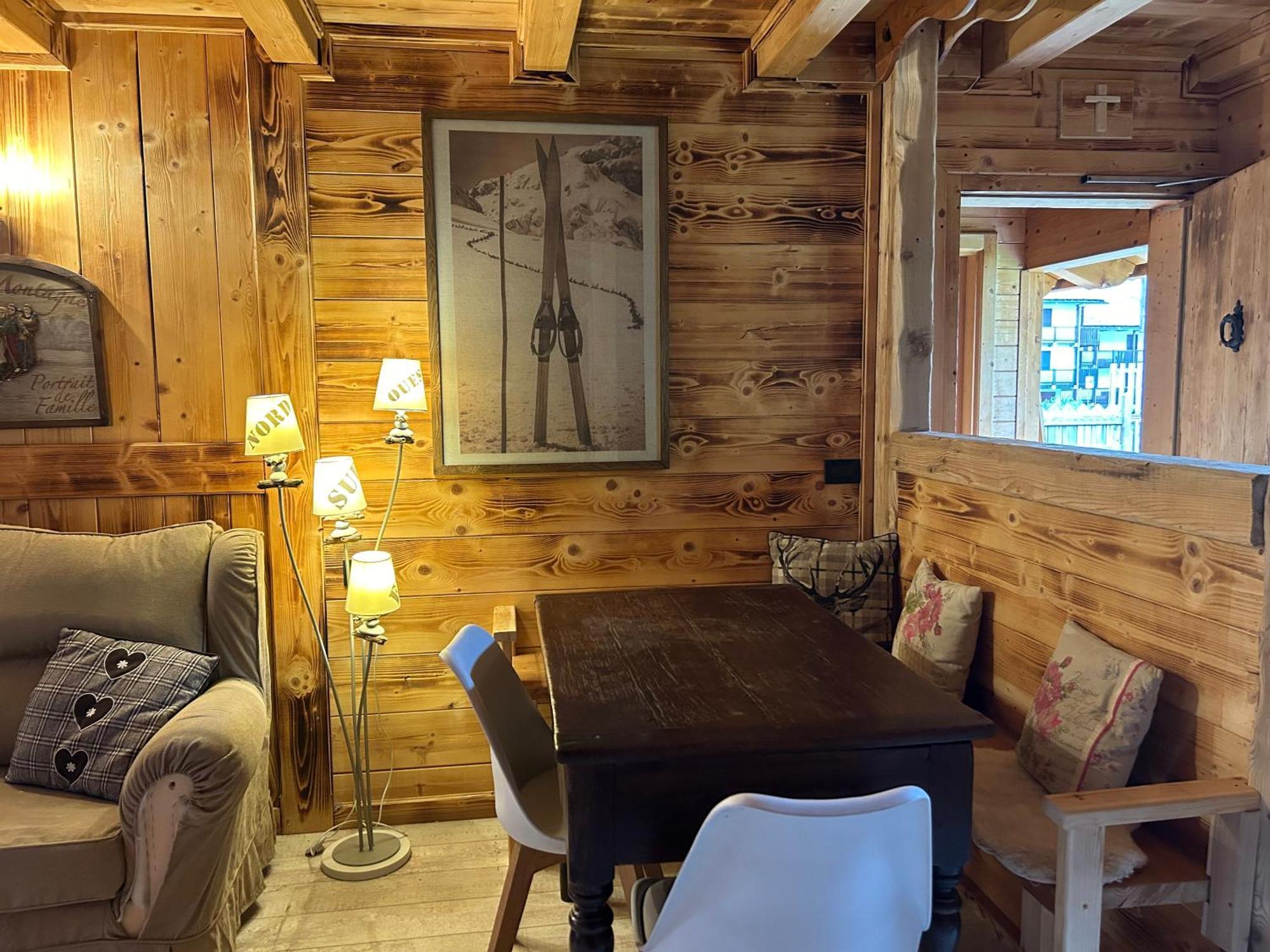 Hotel Letterario Locanda Collomb La Thuile Exterior photo