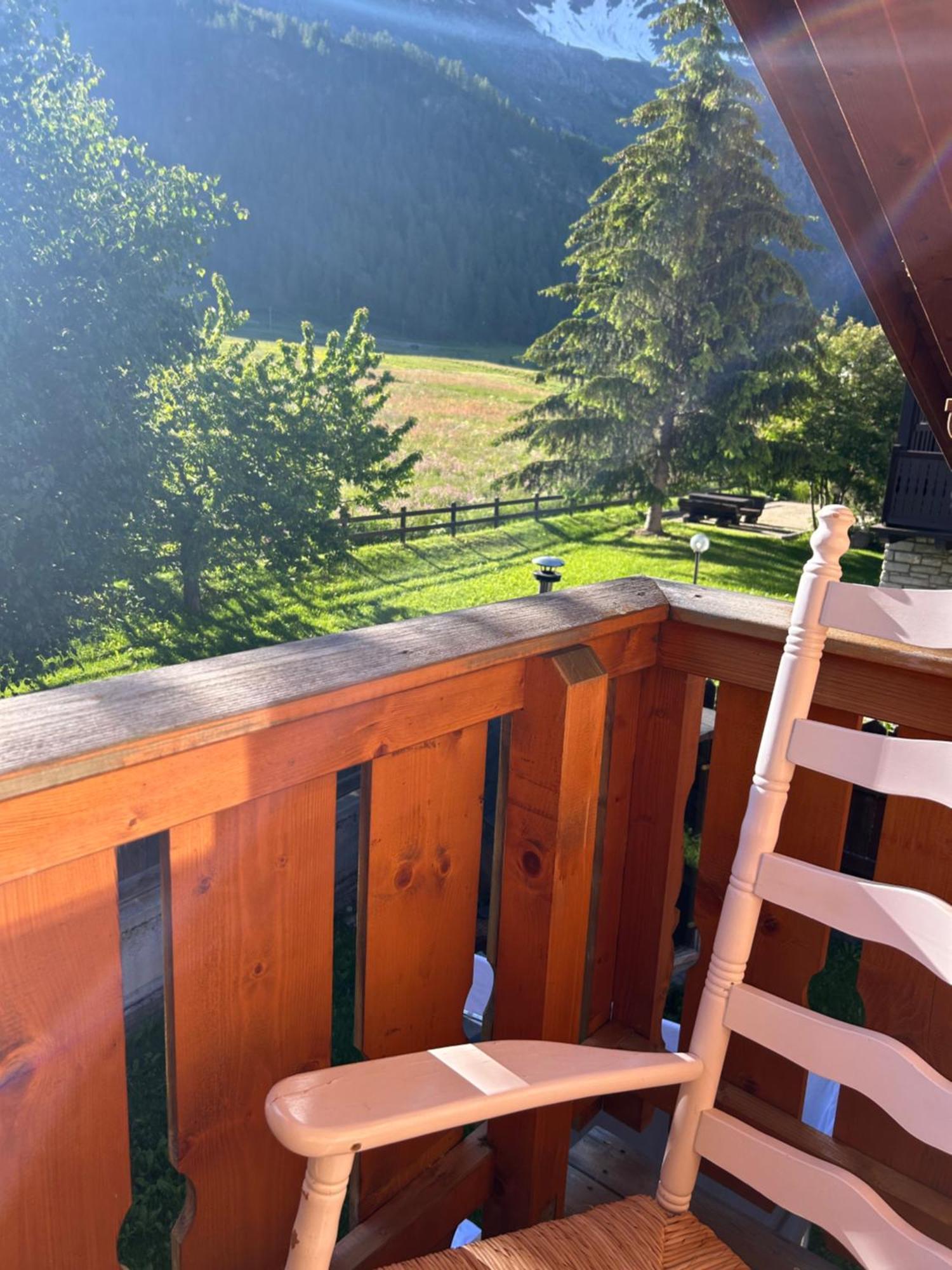 Hotel Letterario Locanda Collomb La Thuile Exterior photo
