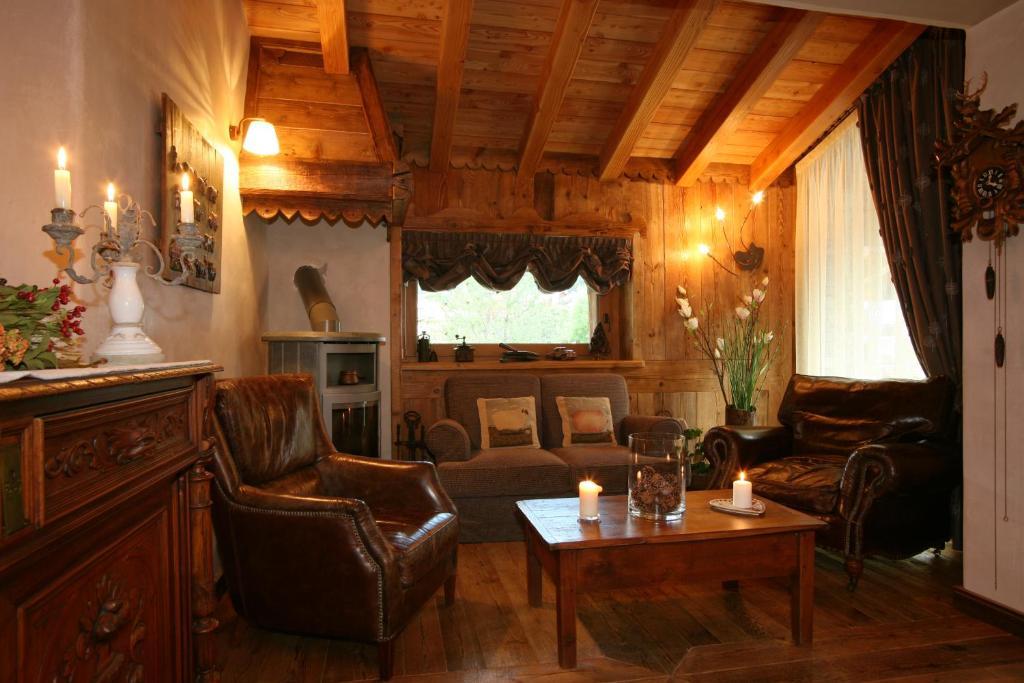 Hotel Letterario Locanda Collomb La Thuile Exterior photo